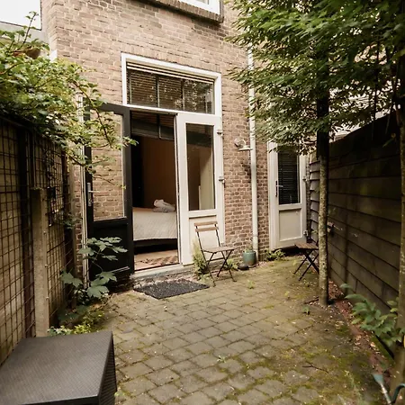 Апартаменты Bright 2-bedroom With Garden In South *