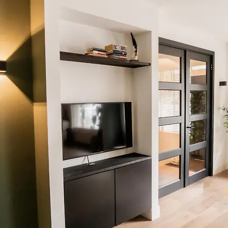 Bright 2-bedroom With Garden In South Amsterdam