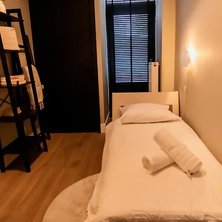 Apartman Bright 2-bedroom With Garden In South *