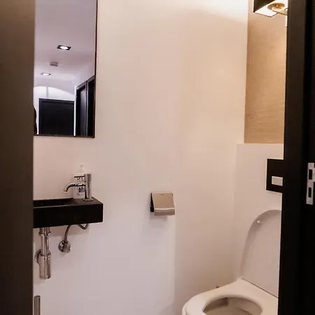 Bright 2-bedroom With Garden In South *